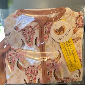 The sleepy sloth, boho blossoms shortie. 6/12 months